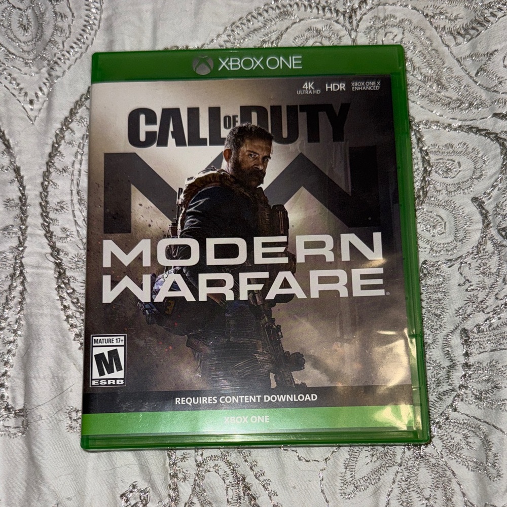 Call of Duty: Modern Warfare for Xbox One - Green Case